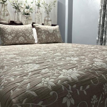 One Bedroom City Apartment Fully Ac With 24Hrs Security Kingston Dış mekan fotoğraf