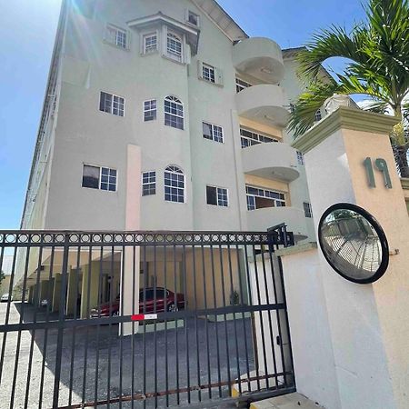 One Bedroom City Apartment Fully Ac With 24Hrs Security Kingston Dış mekan fotoğraf
