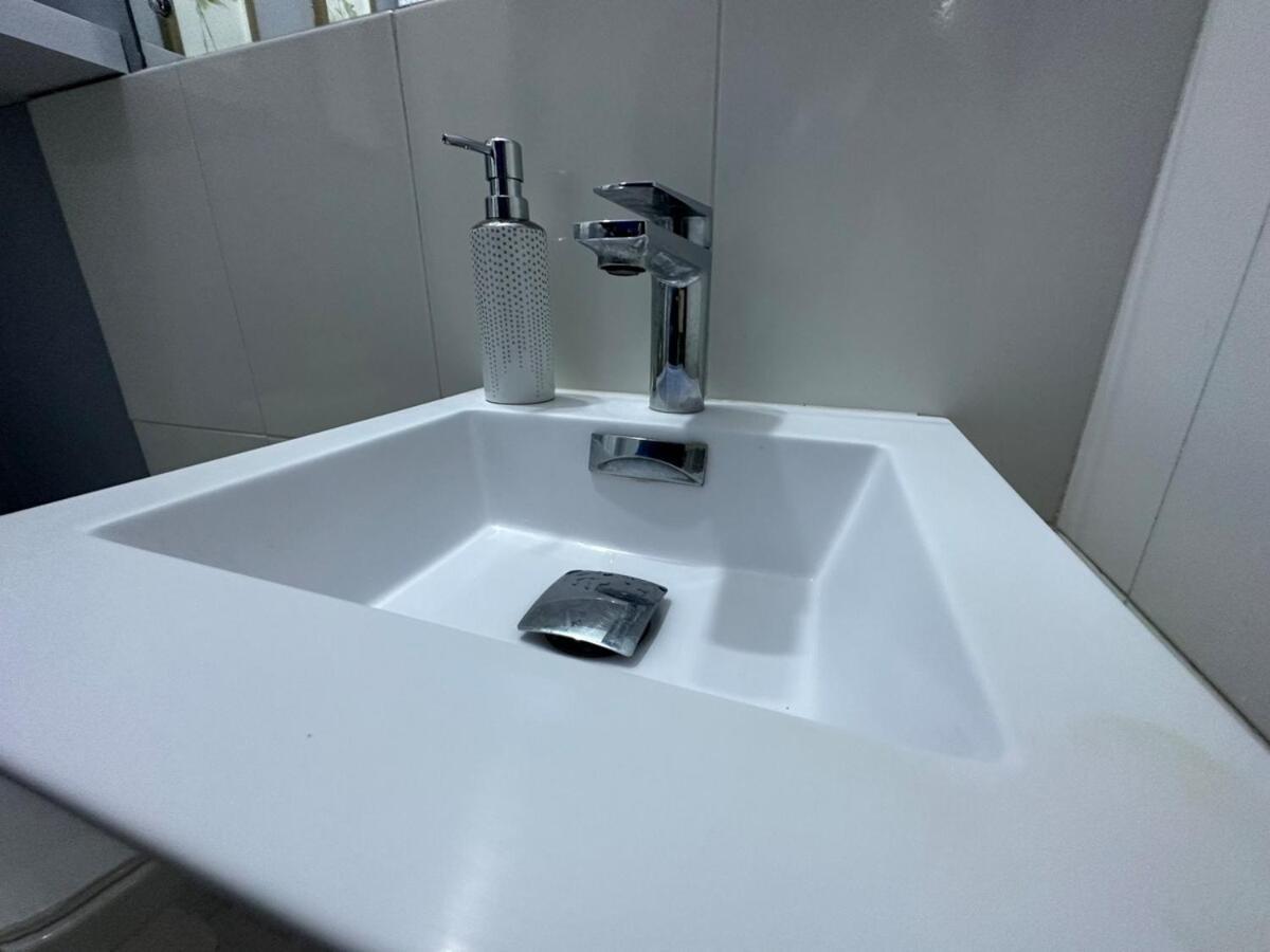 One Bedroom City Apartment Fully Ac With 24Hrs Security Kingston Dış mekan fotoğraf