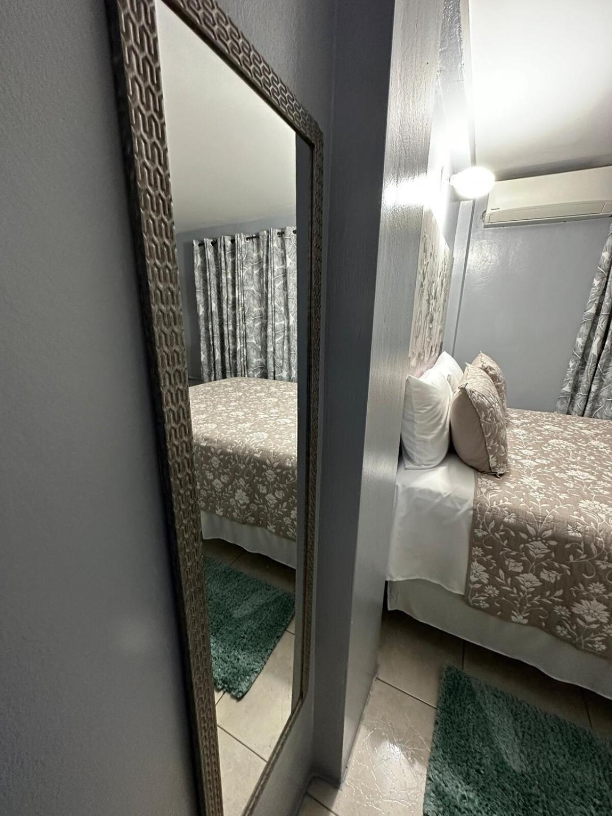 One Bedroom City Apartment Fully Ac With 24Hrs Security Kingston Dış mekan fotoğraf