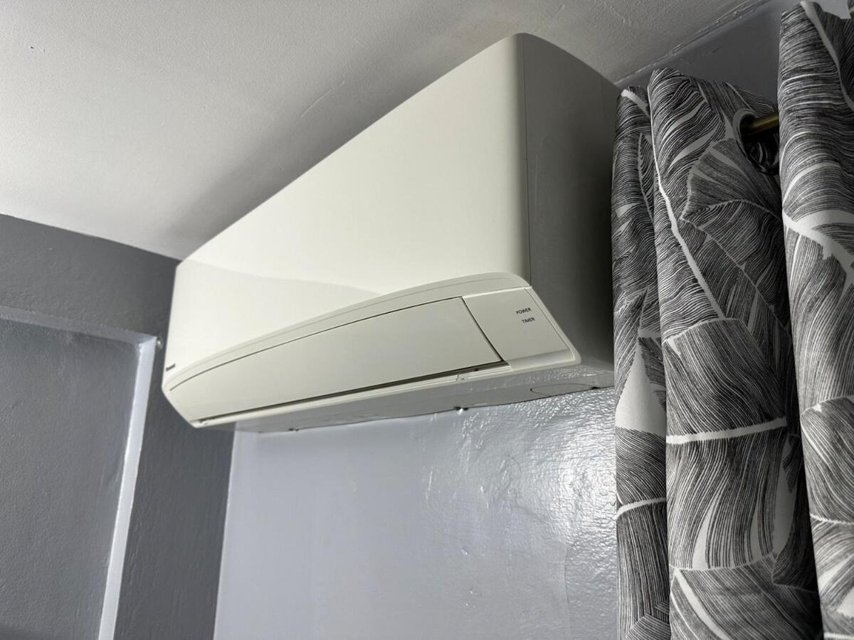 One Bedroom City Apartment Fully Ac With 24Hrs Security Kingston Dış mekan fotoğraf
