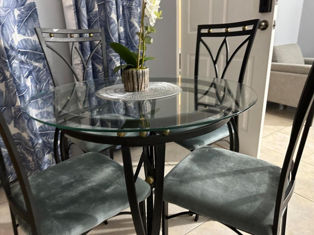 One Bedroom City Apartment Fully Ac With 24Hrs Security Kingston Dış mekan fotoğraf